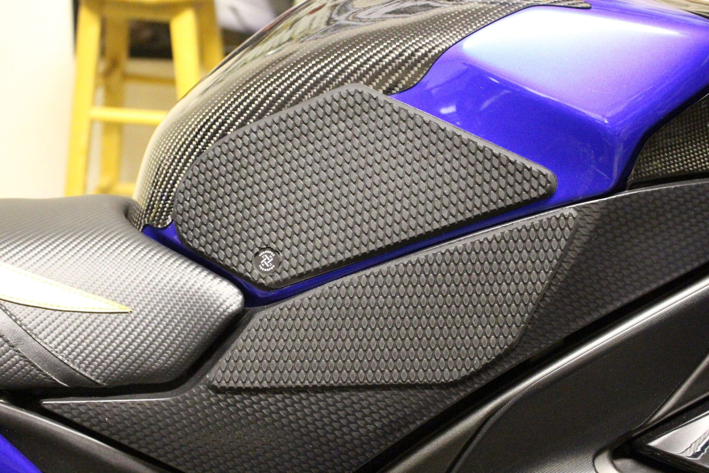 TANKGRIPS SNAKE SKIN YAMAHA R1/R1M