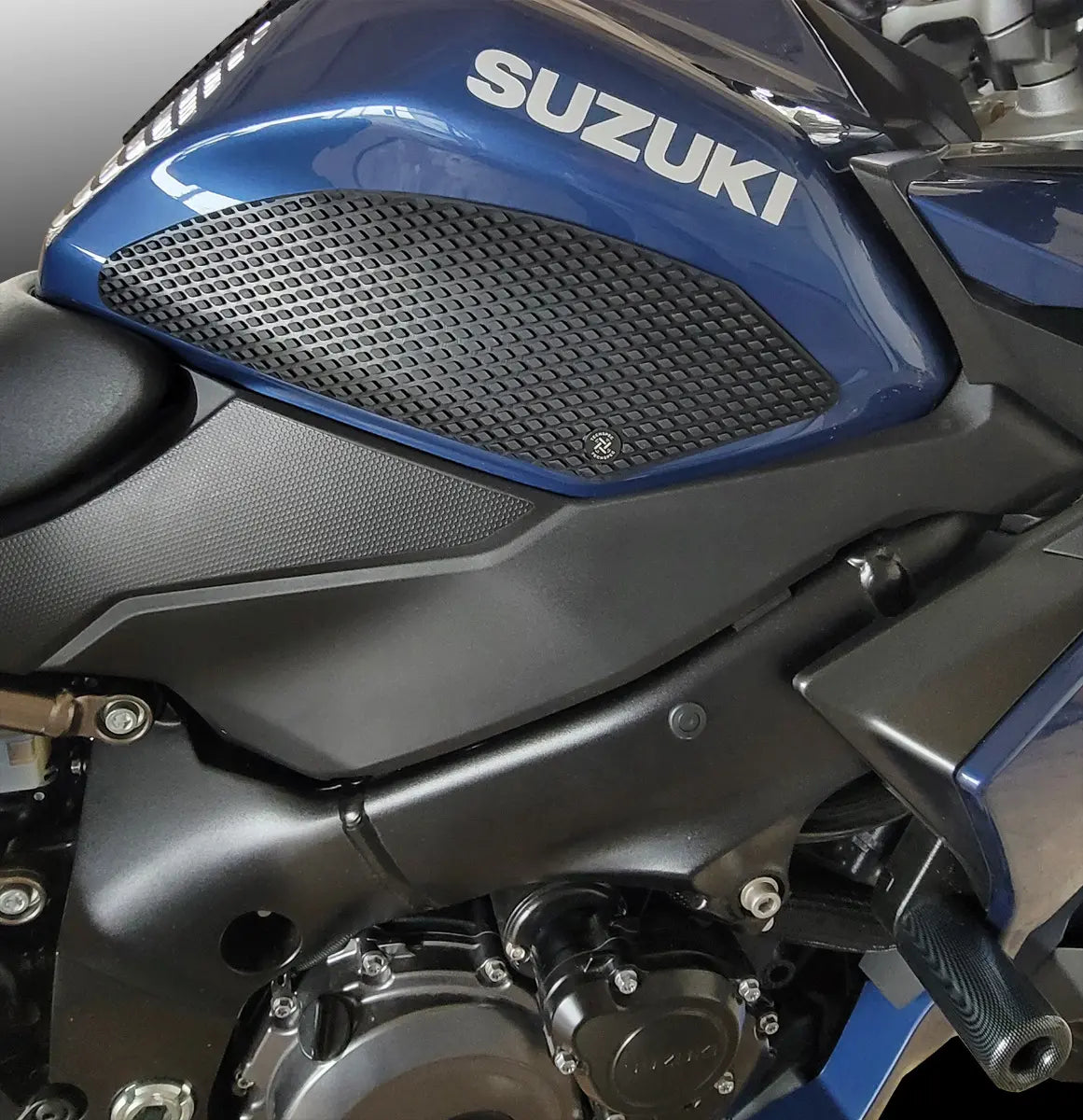 TANKGRIPS SNAKE SKIN SUZUKI GSXS1000
