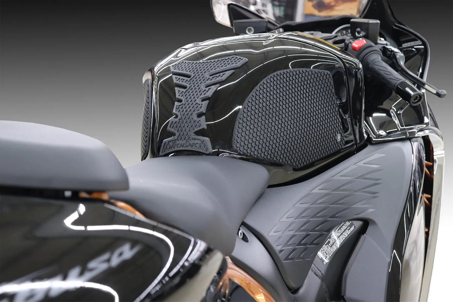 TANKGRIPS SNAKE SKIN SUZUKI HAYABUSA