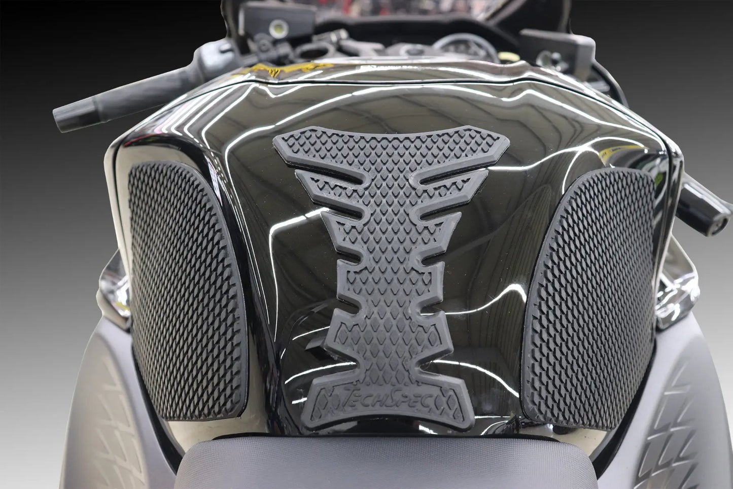 TANKGRIPS SNAKE SKIN SUZUKI HAYABUSA